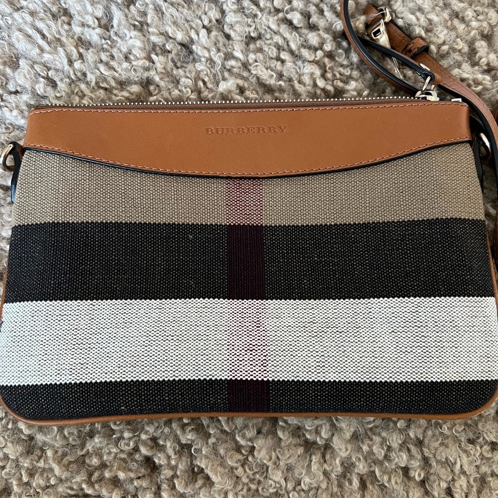 Burberry Crossbody/Wristlet with Straps!